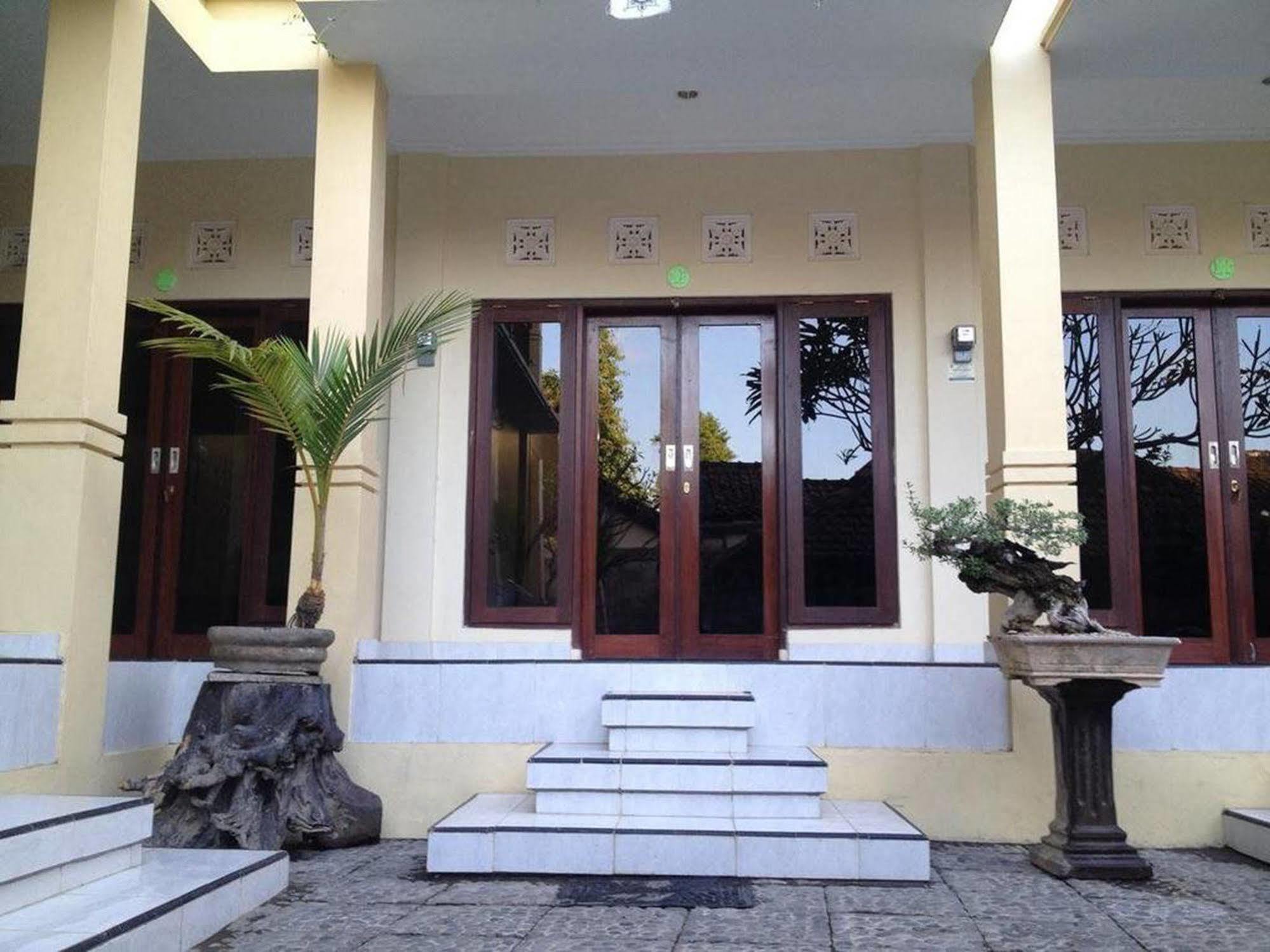 Sari Buana Bed & Breakfast Kuta Lombok Exterior foto